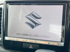 【純正ナビ】人気の純正ナビを装備しております。ナビの使いやすさはもちろん、オーディオ機能も充実！キャンプや旅行はもちろん、通勤や買い物など普段のドライブも楽しくなるはず♪ 3