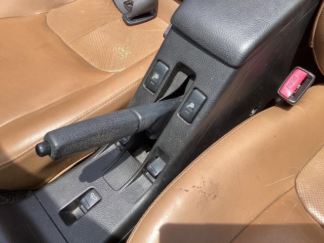 コペン タンレザーエディション　デュアルエアバッグ　パワーウインドウ　運転席エアバッグ　シートヒータ　ＡＣ　パワステ　皮シート　キーレスエントリー　ＡＢＳ　衝突安全ボディ（20枚目）