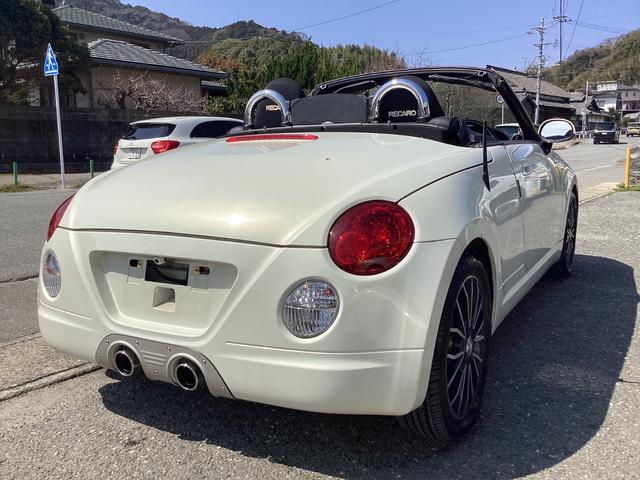 コペン ２ｎｄアニバーサリーエディション　５速マニュアル　リモコンキー　パワーウィンドウ　パワーステアリング　衝突安全ボディ　シートヒーター　ＡＢＳ　エアバック　ダブルエアバッグ　ＡＡＣ　レカロシート　ＥＴＣ（5枚目）