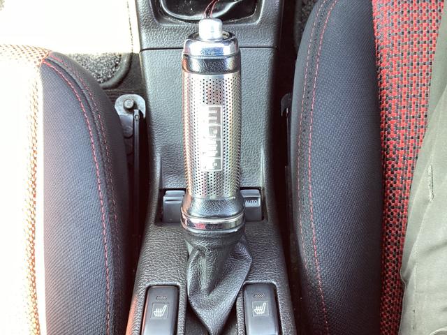 コペン ２ｎｄアニバーサリーエディション　５速マニュアル　リモコンキー　パワーウィンドウ　パワーステアリング　衝突安全ボディ　シートヒーター　ＡＢＳ　エアバック　ダブルエアバッグ　ＡＡＣ　レカロシート　ＥＴＣ（14枚目）