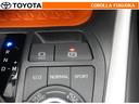 自動または手動でパーキングブレーキをかける・解除することができます。