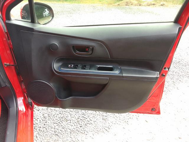 アクア S ハイブリッド 中期型 スマートキー TVナビ バックカメラ ETC車載器 DVD再生 CD再生 Bluetooth接続 アイドリングストップ プッシュスタート オートライト(23枚目)