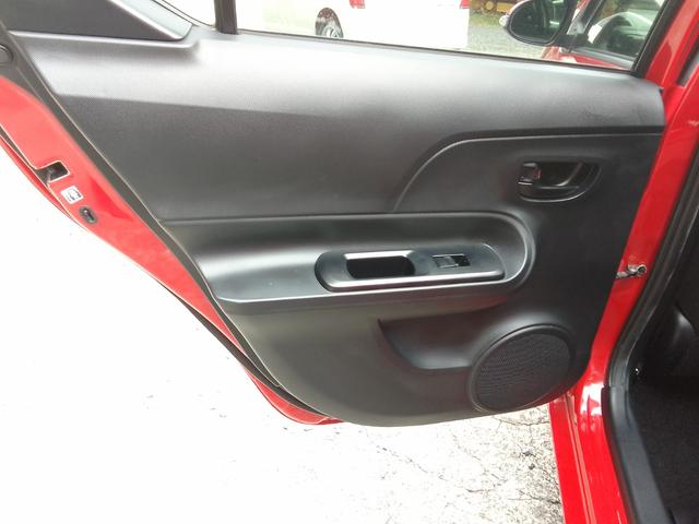 アクア S ハイブリッド 中期型 スマートキー TVナビ バックカメラ ETC車載器 DVD再生 CD再生 Bluetooth接続 アイドリングストップ プッシュスタート オートライト(35枚目)