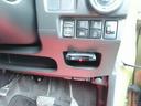 ETC車載器を備えており、対応する料金所ではETCカードを利用した通過が可能です。一般レーンでの支払いの手間を抑えたい方にも、日々の高速道路利用に便利な装備です