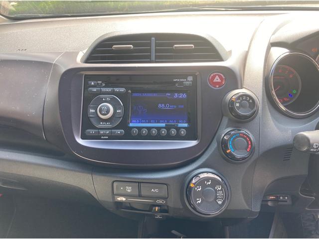 フィット Ｇ・１０ｔｈアニバーサリー　ワンオーナー車　バックカメラ　ＥＴＣ　スマートキー　セキュリティー　エアコンパワステ　パワーウインド　ＡＢＳ　運転席助手席エアバック（24枚目）