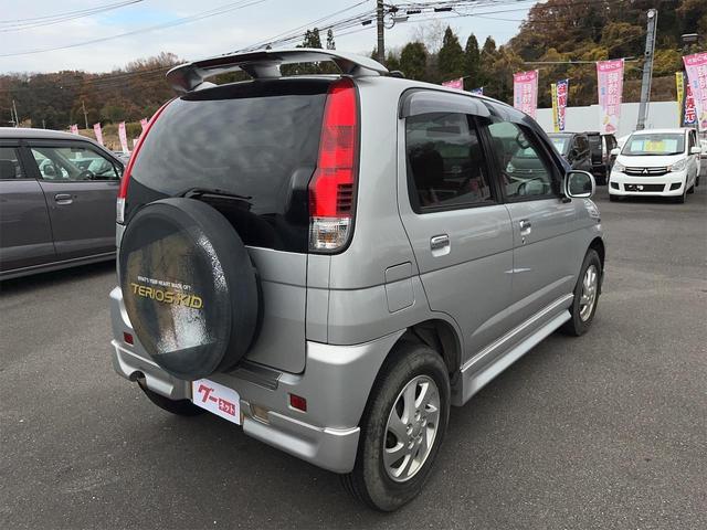 エアロダウンカスタムＸ　４ＷＤ　キーレスエントリー　電動格納ミラー　ＡＴ　カセット　アルミホイール　衝突安全ボディ　エアコン　パワーステアリング　パワーウィンドウ(17枚目)