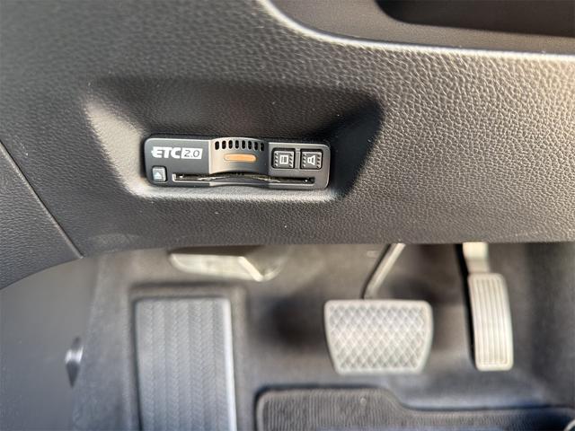 フィット ｅ：ＨＥＶクロスター　バックカメラ　ナビ　ＴＶ　クリアランスソナー　オートクルーズコントロール　レーンアシスト　衝突被害軽減システム　アルミホイール　オートライト　ＬＥＤヘッドランプ　ヘッドライトウォッシャー　スマートキー（6枚目）