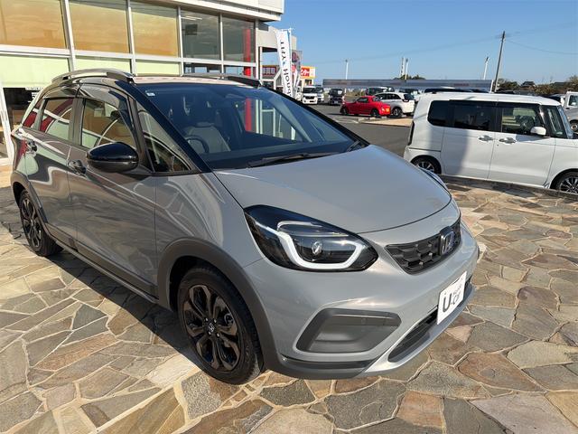 フィット ｅ：ＨＥＶクロスター　バックカメラ　ナビ　ＴＶ　クリアランスソナー　オートクルーズコントロール　レーンアシスト　衝突被害軽減システム　アルミホイール　オートライト　ＬＥＤヘッドランプ　ヘッドライトウォッシャー　スマートキー（13枚目）