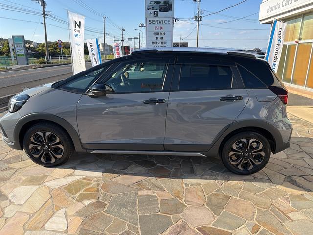 フィット ｅ：ＨＥＶクロスター　バックカメラ　ナビ　ＴＶ　クリアランスソナー　オートクルーズコントロール　レーンアシスト　衝突被害軽減システム　アルミホイール　オートライト　ＬＥＤヘッドランプ　ヘッドライトウォッシャー　スマートキー（15枚目）