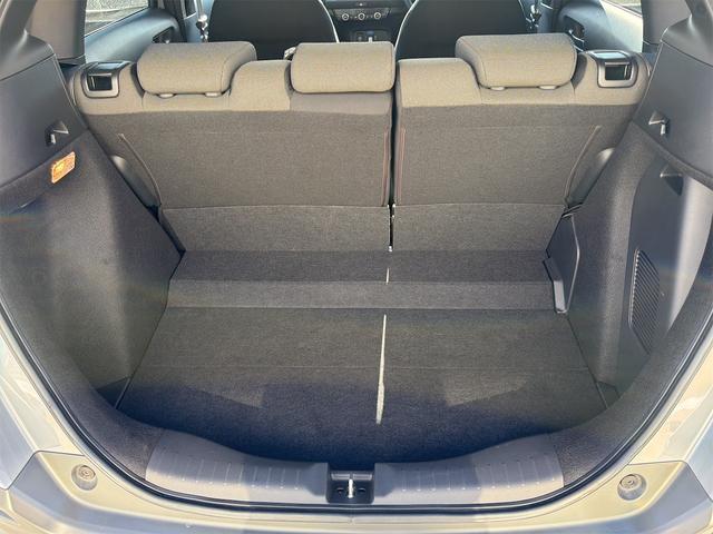 フィット ｅ：ＨＥＶクロスター　バックカメラ　ナビ　ＴＶ　クリアランスソナー　オートクルーズコントロール　レーンアシスト　衝突被害軽減システム　アルミホイール　オートライト　ＬＥＤヘッドランプ　ヘッドライトウォッシャー　スマートキー（19枚目）