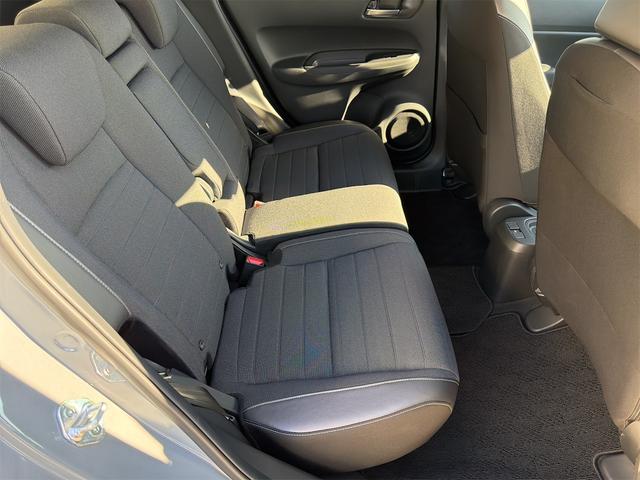 フィット ｅ：ＨＥＶクロスター　バックカメラ　ナビ　ＴＶ　クリアランスソナー　オートクルーズコントロール　レーンアシスト　衝突被害軽減システム　アルミホイール　オートライト　ＬＥＤヘッドランプ　ヘッドライトウォッシャー　スマートキー（25枚目）