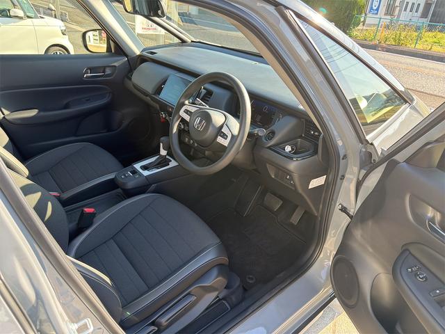 フィット ｅ：ＨＥＶクロスター　バックカメラ　ナビ　ＴＶ　クリアランスソナー　オートクルーズコントロール　レーンアシスト　衝突被害軽減システム　アルミホイール　オートライト　ＬＥＤヘッドランプ　ヘッドライトウォッシャー　スマートキー（30枚目）