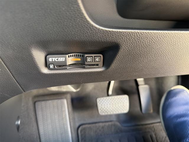 フィット ホーム　バックカメラ　ナビ　ＴＶ　クリアランスソナー　オートクルーズコントロール　レーンアシスト　衝突被害軽減システム　オートライト　ＬＥＤヘッドランプ　スマートキー　電動格納ミラー　ＣＶＴ　盗難防止システム（7枚目）