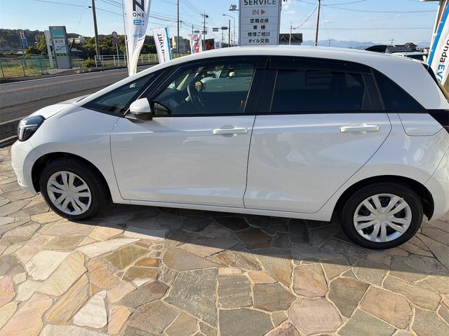 フィット ホーム　バックカメラ　ナビ　ＴＶ　クリアランスソナー　オートクルーズコントロール　レーンアシスト　衝突被害軽減システム　オートライト　ＬＥＤヘッドランプ　スマートキー　電動格納ミラー　ＣＶＴ　盗難防止システム（15枚目）