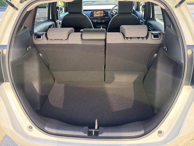 フィット ホーム　バックカメラ　ナビ　ＴＶ　クリアランスソナー　オートクルーズコントロール　レーンアシスト　衝突被害軽減システム　オートライト　ＬＥＤヘッドランプ　スマートキー　電動格納ミラー　ＣＶＴ　盗難防止システム（19枚目）