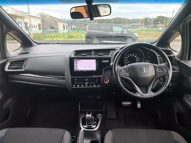 フィットハイブリッド Sパッケージ ハイブリッド バックカメラ ナビ TV オートクルーズコントロール 衝突被害軽減システム LEDヘッドランプ スマートキー アイドリングストップ 電動格納ミラー AT 盗難防止システム 衝突安全ボディ(2枚目)