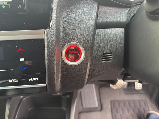 フィットハイブリッド Sパッケージ ハイブリッド バックカメラ ナビ TV オートクルーズコントロール 衝突被害軽減システム LEDヘッドランプ スマートキー アイドリングストップ 電動格納ミラー AT 盗難防止システム 衝突安全ボディ(8枚目)