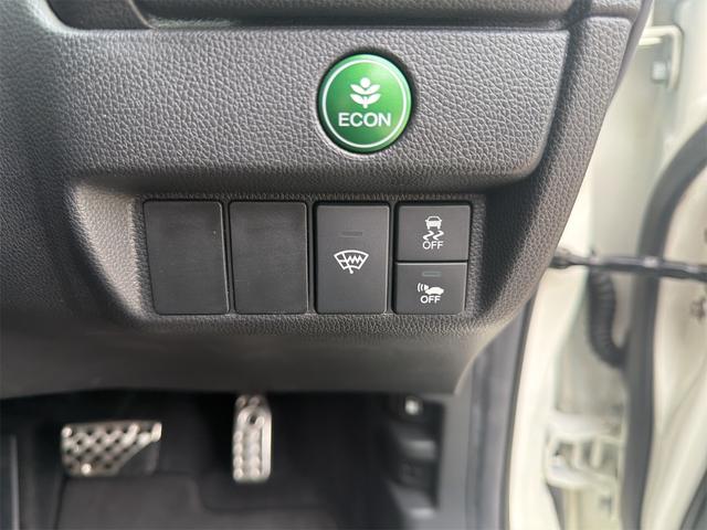 フィットハイブリッド Sパッケージ ハイブリッド バックカメラ ナビ TV オートクルーズコントロール 衝突被害軽減システム LEDヘッドランプ スマートキー アイドリングストップ 電動格納ミラー AT 盗難防止システム 衝突安全ボディ(10枚目)