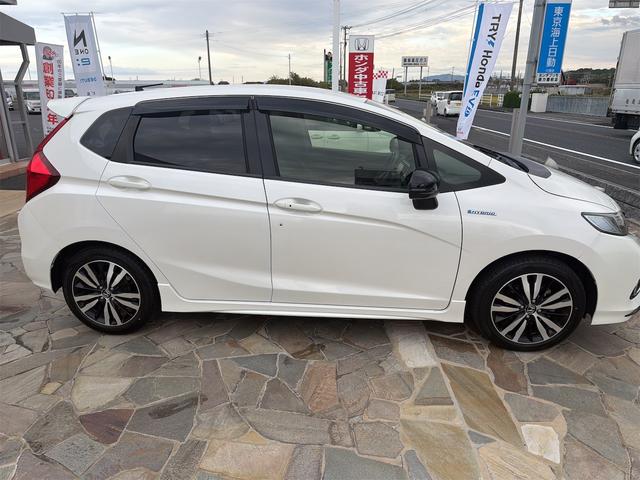 フィットハイブリッド Sパッケージ ハイブリッド バックカメラ ナビ TV オートクルーズコントロール 衝突被害軽減システム LEDヘッドランプ スマートキー アイドリングストップ 電動格納ミラー AT 盗難防止システム 衝突安全ボディ(14枚目)