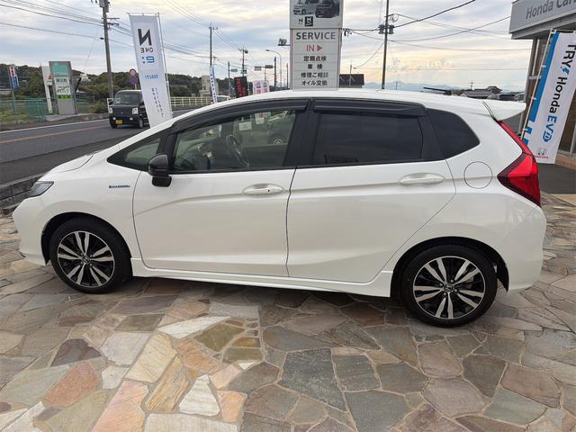 フィットハイブリッド Sパッケージ ハイブリッド バックカメラ ナビ TV オートクルーズコントロール 衝突被害軽減システム LEDヘッドランプ スマートキー アイドリングストップ 電動格納ミラー AT 盗難防止システム 衝突安全ボディ(15枚目)