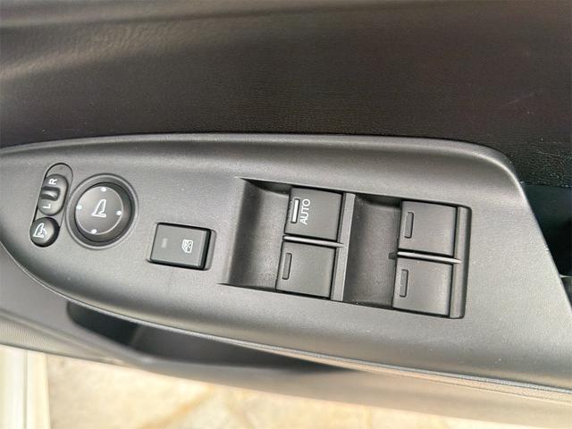 フィットハイブリッド Sパッケージ ハイブリッド バックカメラ ナビ TV オートクルーズコントロール 衝突被害軽減システム LEDヘッドランプ スマートキー アイドリングストップ 電動格納ミラー AT 盗難防止システム 衝突安全ボディ(25枚目)