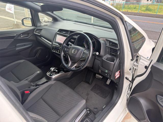 フィットハイブリッド Sパッケージ ハイブリッド バックカメラ ナビ TV オートクルーズコントロール 衝突被害軽減システム LEDヘッドランプ スマートキー アイドリングストップ 電動格納ミラー AT 盗難防止システム 衝突安全ボディ(27枚目)