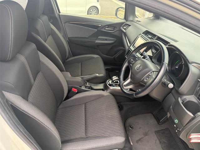 フィットハイブリッド Sパッケージ ハイブリッド バックカメラ ナビ TV オートクルーズコントロール 衝突被害軽減システム LEDヘッドランプ スマートキー アイドリングストップ 電動格納ミラー AT 盗難防止システム 衝突安全ボディ(29枚目)