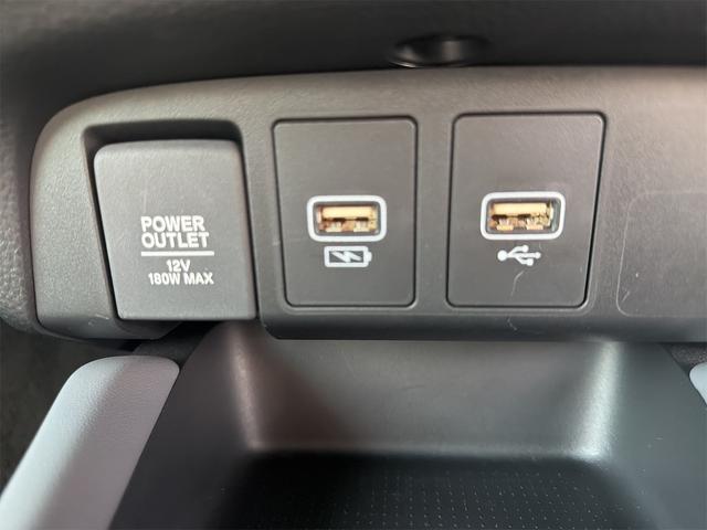 フィット ＲＳ　バックカメラ　ナビ　ＴＶ　クリアランスソナー　オートクルーズコントロール　レーンアシスト　衝突被害軽減システム　アルミホイール　オートライト　ＬＥＤヘッドランプ　スマートキー　電動格納ミラー　ＣＶＴ（6枚目）