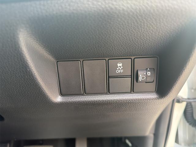 フィット ＲＳ　バックカメラ　ナビ　ＴＶ　クリアランスソナー　オートクルーズコントロール　レーンアシスト　衝突被害軽減システム　アルミホイール　オートライト　ＬＥＤヘッドランプ　スマートキー　電動格納ミラー　ＣＶＴ（7枚目）