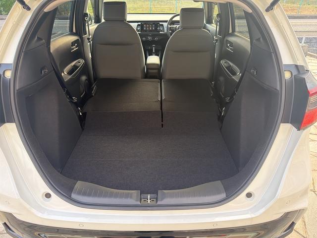 フィット ＲＳ　バックカメラ　ナビ　ＴＶ　クリアランスソナー　オートクルーズコントロール　レーンアシスト　衝突被害軽減システム　アルミホイール　オートライト　ＬＥＤヘッドランプ　スマートキー　電動格納ミラー　ＣＶＴ（19枚目）