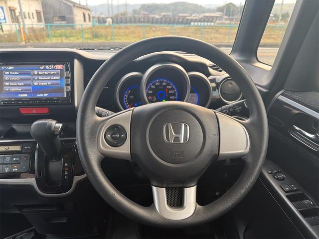 N-BOXカスタム G・Lパッケージ バックカメラ 両側スライド・片側電動 ナビ TV HID スマートキー アイドリングストップ 電動格納ミラー ベンチシート CVT 盗難防止システム ABS ESC CD DVD再生 USB(3枚目)