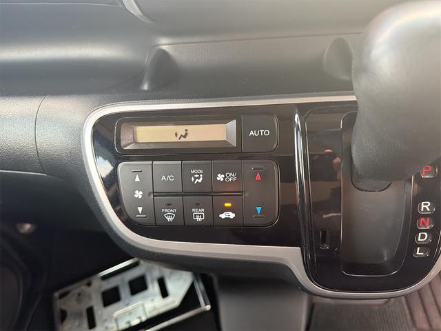 N-BOXカスタム G・Lパッケージ バックカメラ 両側スライド・片側電動 ナビ TV HID スマートキー アイドリングストップ 電動格納ミラー ベンチシート CVT 盗難防止システム ABS ESC CD DVD再生 USB(9枚目)