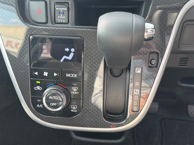 ムーヴ カスタム　Ｘリミテッド　ＳＡＩＩＩ　バックカメラ　ナビ　ＴＶ　衝突被害軽減システム　オートマチックハイビーム　オートライト　ＬＥＤヘッドランプ　スマートキー　アイドリングストップ　電動格納ミラー　シートヒーター　ベンチシート　ＣＶＴ（6枚目）