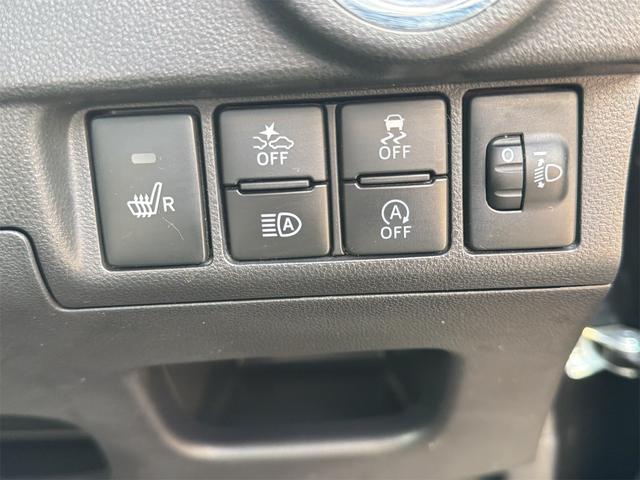 ムーヴ カスタム　Ｘリミテッド　ＳＡＩＩＩ　バックカメラ　ナビ　ＴＶ　衝突被害軽減システム　オートマチックハイビーム　オートライト　ＬＥＤヘッドランプ　スマートキー　アイドリングストップ　電動格納ミラー　シートヒーター　ベンチシート　ＣＶＴ（10枚目）