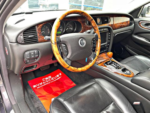 ＸＪ ＸＪ　４．２ソブリン　ディーラー車／後期モデル／左ハンドル／Ｖ８スーパーチャージャー／純正ナビ／社外フルセグＴＶ／バックカメラ／ＥＴＣ／本革シート／全席パワーシート／リヤオーディオシステム／キーレス／車検整備付／取扱説明書（12枚目）