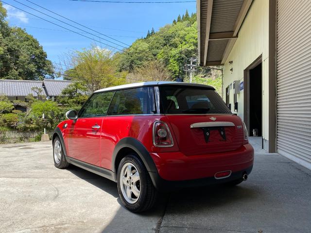 ＭＩＮＩ クーパー　６速ＭＴ　車検付　ドライブレコーダー　ＥＴＣ　バックカメラ　ナビ　ＴＶ　アルミホイール　ＭＴ　盗難防止システム　ＡＢＳ　エアコン　パワーステアリング　パワーウィンドウ　運転席エアバッグ（38枚目）