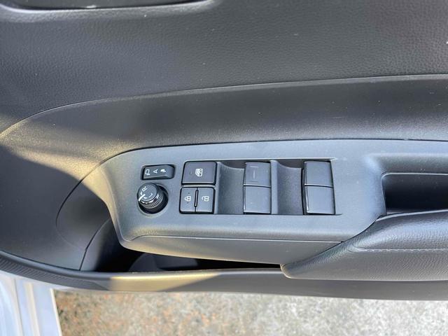 アクア Ｘ　全周囲カメラ　オートクルーズコントロール　レーンアシスト　衝突被害軽減システム　オートマチックハイビーム　ＬＥＤヘッドランプ　スマートキー　電動格納ミラー　１００Ｖ電源　ＣＶＴ　盗難防止システム（9枚目）