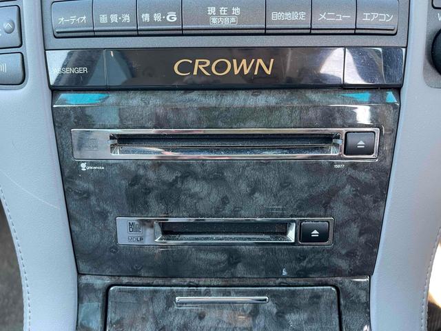クラウン ロイヤルサルーン　ＥＴＣ　オートクルーズコントロール　バックカメラ　ナビ　アルミホイール　ＨＩＤ　ＡＴ　スマートキー　電動格納ミラー　盗難防止システム　パワーシート　ＣＤ　ＭＤ　衝突安全ボディ　ＡＢＳ　ＥＳＣ　エアコン（4枚目）