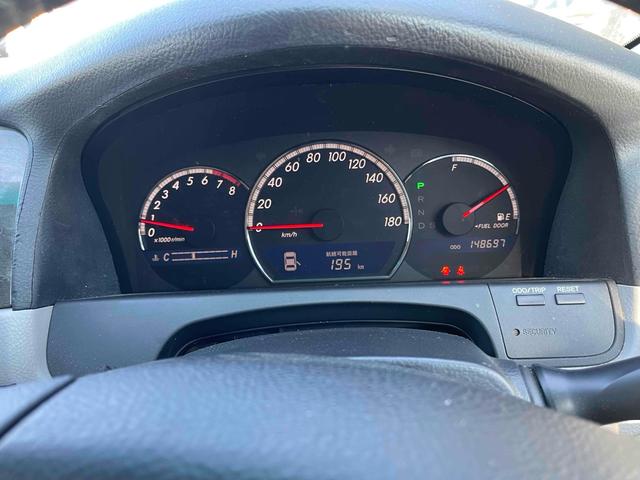 クラウン ロイヤルサルーン　ＥＴＣ　オートクルーズコントロール　バックカメラ　ナビ　アルミホイール　ＨＩＤ　ＡＴ　スマートキー　電動格納ミラー　盗難防止システム　パワーシート　ＣＤ　ＭＤ　衝突安全ボディ　ＡＢＳ　ＥＳＣ　エアコン（5枚目）