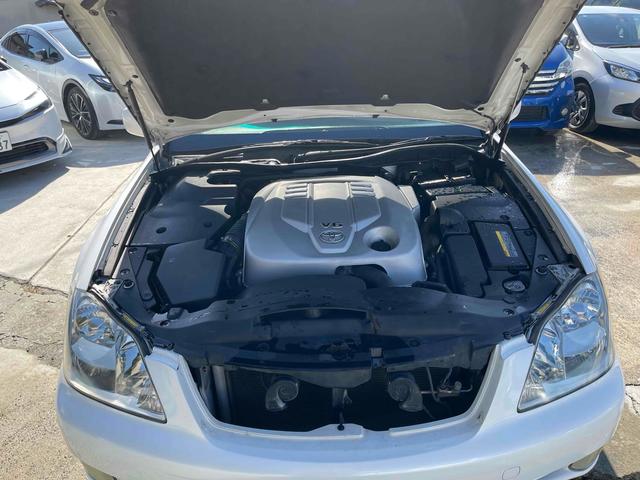 クラウン ロイヤルサルーン　ＥＴＣ　オートクルーズコントロール　バックカメラ　ナビ　アルミホイール　ＨＩＤ　ＡＴ　スマートキー　電動格納ミラー　盗難防止システム　パワーシート　ＣＤ　ＭＤ　衝突安全ボディ　ＡＢＳ　ＥＳＣ　エアコン（19枚目）