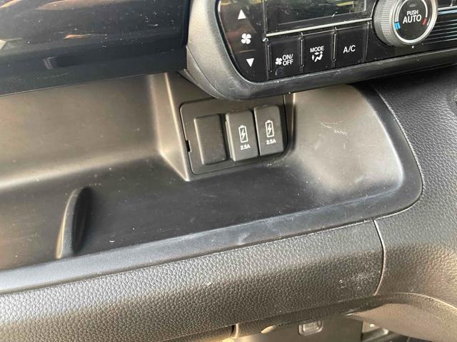 Ｎ－ＢＯＸカスタム Ｇ・Ｌホンダセンシング　バックカメラ　両側スライド・片側電動　ＴＶ　オートクルーズコントロール　レーンアシスト　衝突被害軽減システム　オートライト　スマートキー　アイドリングストップ　ベンチシート　ＣＶＴ　ＥＳＣ　ＣＤ（7枚目）