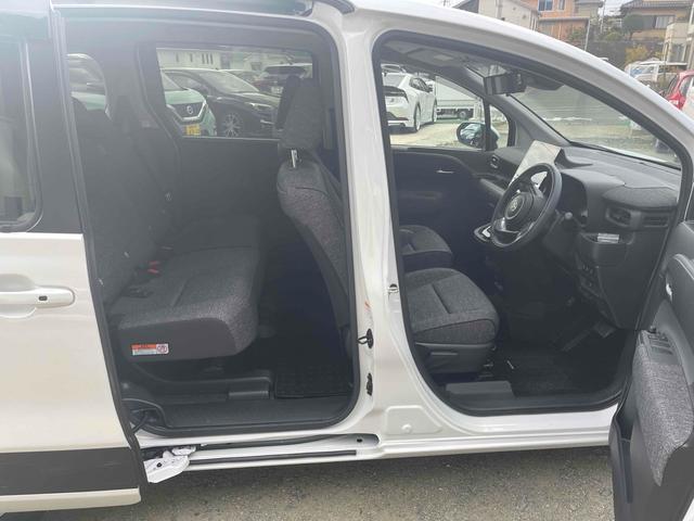 シエンタ ハイブリッドＺ　ＥＴＣ　全周囲カメラ　ナビ　ＴＶ　クリアランスソナー　オートクルーズコントロール　レーンアシスト　衝突被害軽減システム　両側電動スライドドア　オートマチックハイビーム　オートライト　ＬＥＤヘッドランプ（29枚目）