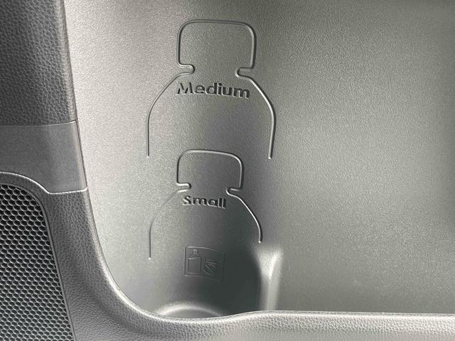 シエンタ ハイブリッドＺ　ＥＴＣ　全周囲カメラ　ナビ　ＴＶ　クリアランスソナー　オートクルーズコントロール　レーンアシスト　衝突被害軽減システム　両側電動スライドドア　オートマチックハイビーム　オートライト　ＬＥＤヘッドランプ（31枚目）