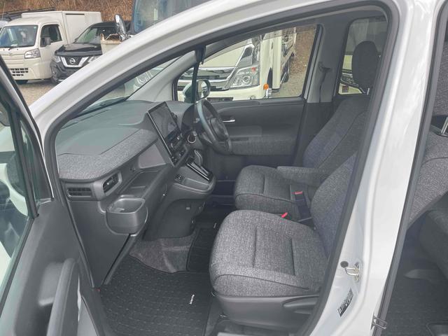 シエンタ ハイブリッドＺ　ＥＴＣ　全周囲カメラ　ナビ　ＴＶ　クリアランスソナー　オートクルーズコントロール　レーンアシスト　衝突被害軽減システム　両側電動スライドドア　オートマチックハイビーム　オートライト　ＬＥＤヘッドランプ（36枚目）