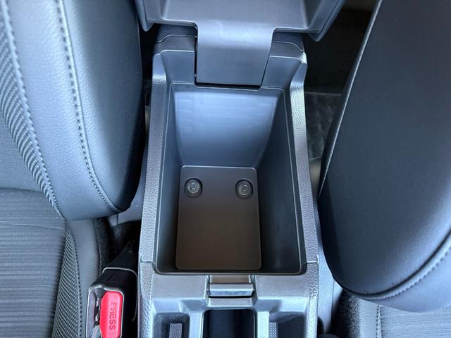 ＷＲ－Ｖ Ｚブラックスタイル　デモカー　Ｒカメラ　ＬＥＤヘッドランプ　盗難防止　衝突被害軽減　　ＵＳＢ　Ｂｌｕｅｔｏｏｔｈ　ＨＤＭＩ　ＡｐｐｌｅＣａｒＰｌａｙ　ＡｎｄｒｏｉｄＡｕｔｏ　ＥＴＣ　フロントフォグ　レーンキープアアシスト（23枚目）