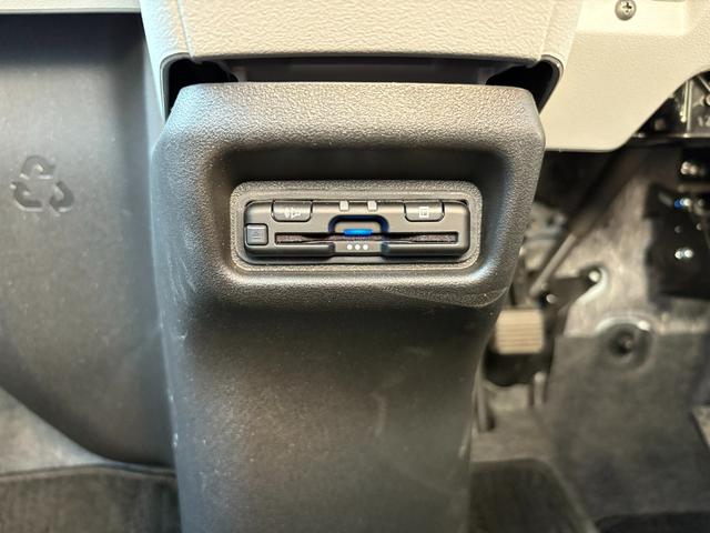 Ｎ－ＶＡＮ ｅ： ｅ：Ｌ４　デモカー　電気自動車　ＥＴＣ　急速充電ポート付き　８インチナビ　ＴＶＢｌｕｅｔｏｏｔｈ　追突軽減ブレーキ　車線逸脱抑制機能　リアカメラ　オートエアコン　キーレス　シートヒーター　Ｂカメラ（18枚目）