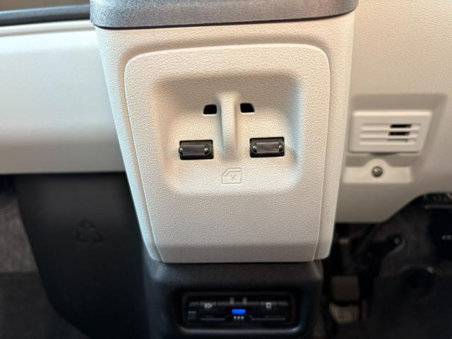 Ｎ－ＶＡＮ ｅ： ｅ：Ｌ４　デモカー　電気自動車　ＥＴＣ　急速充電ポート付き　８インチナビ　ＴＶＢｌｕｅｔｏｏｔｈ　追突軽減ブレーキ　車線逸脱抑制機能　リアカメラ　オートエアコン　キーレス　シートヒーター　Ｂカメラ（22枚目）