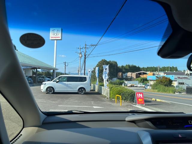 フリードハイブリッド ハイブリッド・Ｇホンダセンシング　ＬＥＤヘッドライト　弊社下取り車　ディーラーメン車両　ＥＴＣ　前後ドラレコ　純正ナビ　ＣＤ／ＤＶＤ再生可　ＴＶ　オートエアコン　Ｂｌｕｅｔｏｏｔｈ　追突軽減ブレーキ　車線逸脱抑制機能　リアカメラ（24枚目）