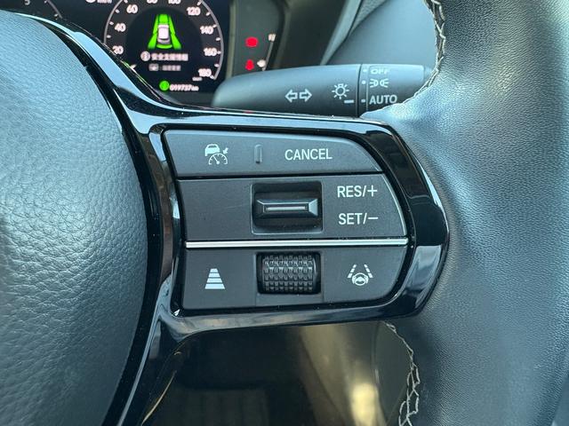 �^�]�x���V�X�e���̃X�C�b�`�ɂȂ�܂��B�������H�ł̉^�]���y�X�ł��I