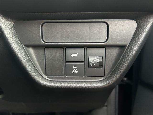 �p���[�e�[���Q�[�g�̃X�C�b�`���n���h�����ɂ���̂ŁA�^�]�Ȃ���ł��ȒP�ɊJ�ł��܂��I